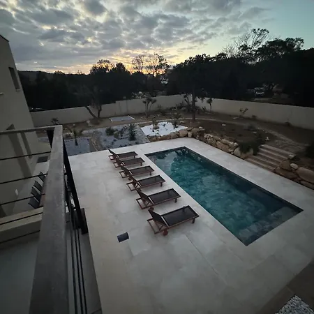 De Standing Avec Piscine Et Jacuzzi Villa *