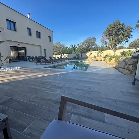 De Standing Avec Piscine Et Jacuzzi Belgodère