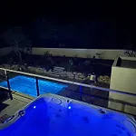 De Standing Avec Piscine Et Jacuzzi וילה Belgodère