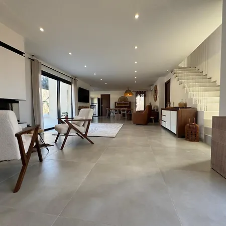 Villa De Standing Avec Piscine Et Jacuzzi