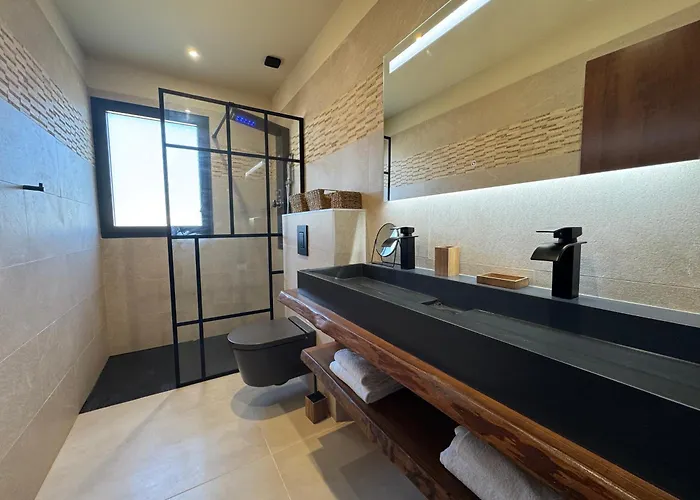 De Standing Avec Piscine Et Jacuzzi