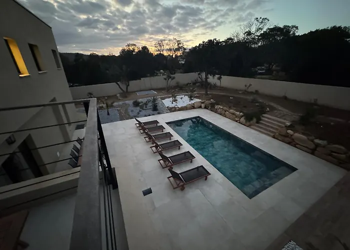 De Standing Avec Piscine Et Jacuzzi Villa *