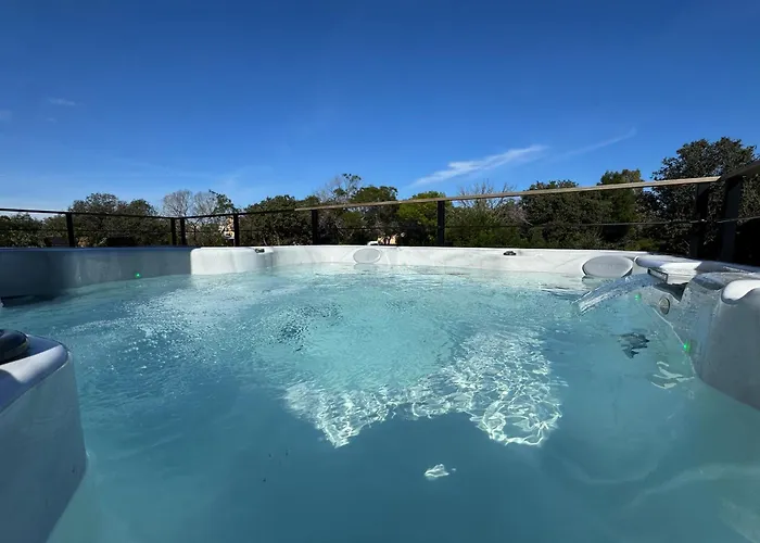 De Standing Avec Piscine Et Jacuzzi Villa