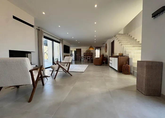 Villa De Standing Avec Piscine Et Jacuzzi
