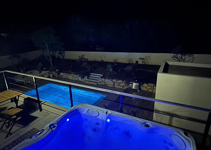 De Standing Avec Piscine Et Jacuzzi Villa Belgodère