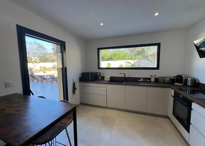 De Standing Avec Piscine Et Jacuzzi Villa *